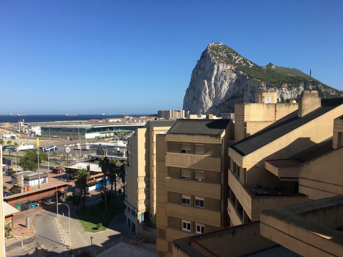 Room In A Shared Apartment Touching The Border :) La Linea de la Concepcion Exterior photo